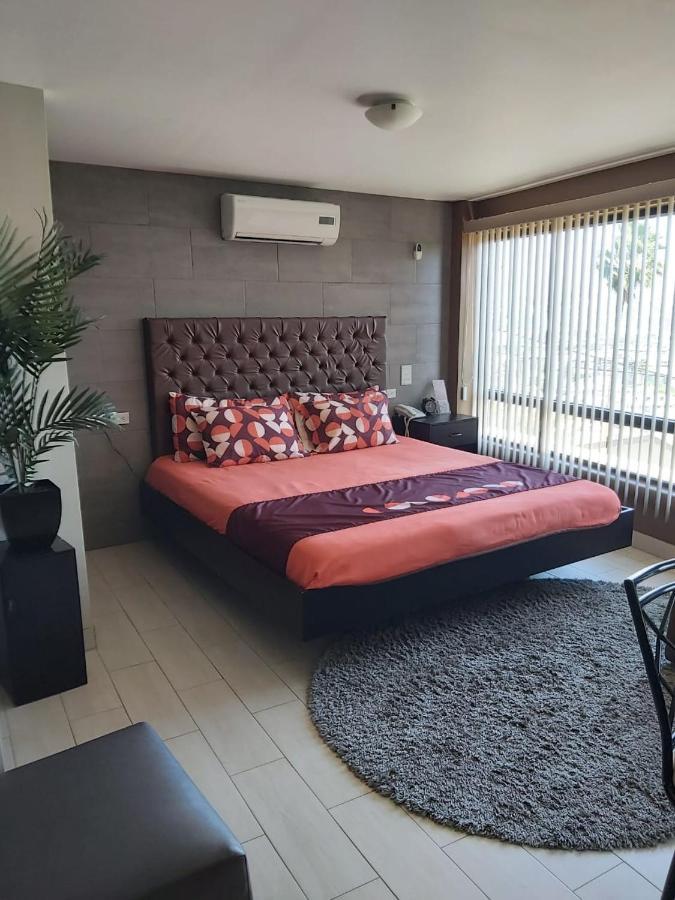 Отель Casa Cacho Тихуана Экстерьер фото